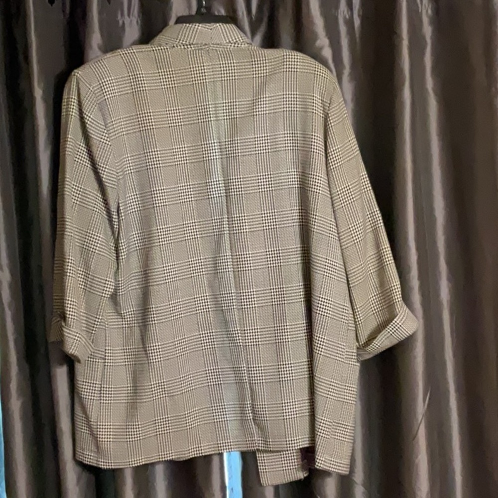 Woman’s jacket - Picture 2 of 2